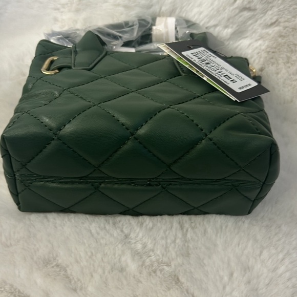 New!! Badgley Mischka NWT Mini Green Quilted Mini tote bag front lock - Picture 4 of 10